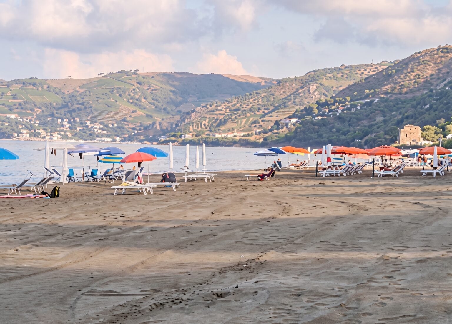 Spiagge libere occupate ad Acciaroli: la protesta dei bagnanti a Pollica