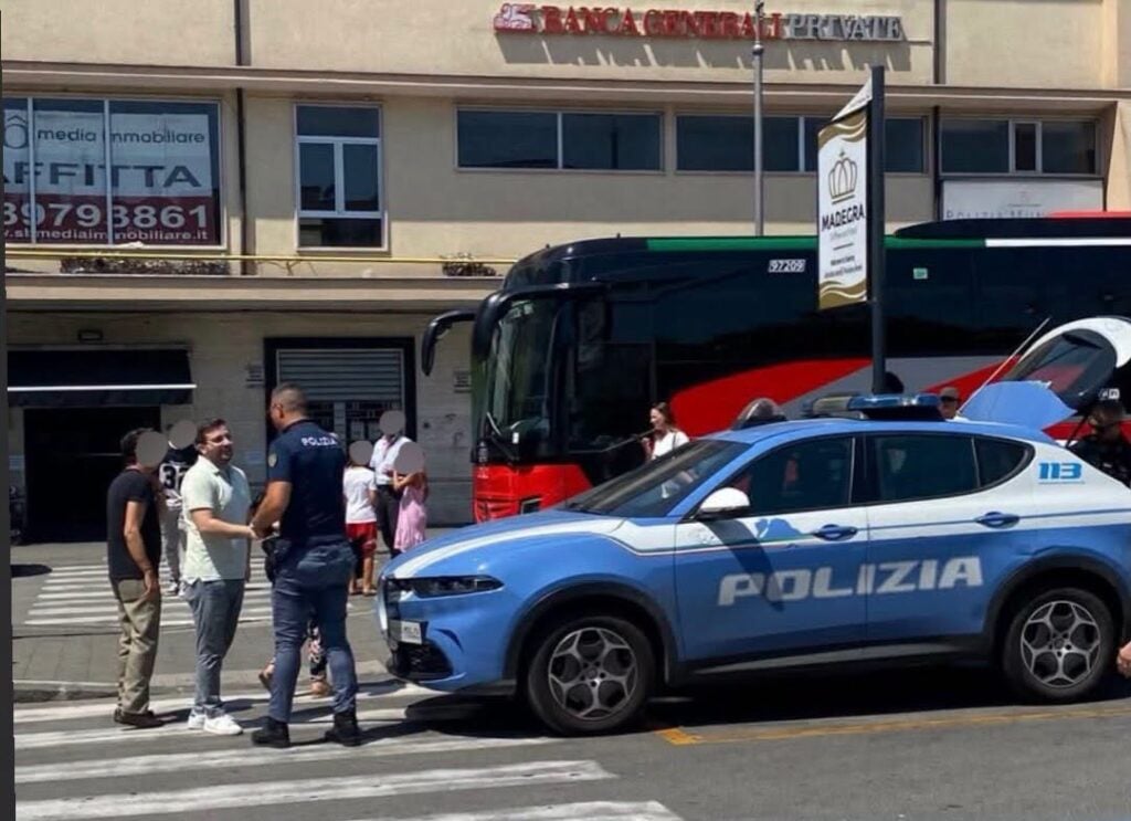 Scippo a due turisti alla stazione di Salerno: indagini in corso