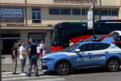 Scippo a due turisti alla stazione di Salerno: indagini in corso