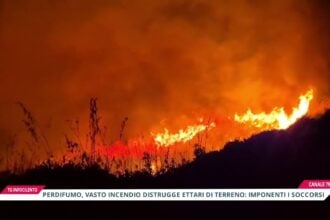 Incendio tra Perdifumo e Castellabate: ore di paura nel Cilento