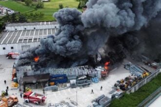 Incendio Infravie a Sant’Arsenio: esami Arpac escludono la contaminazione