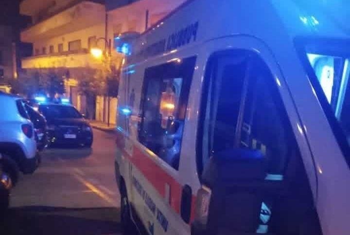 Eboli, notte di tensione in centro: uomo ferito dopo una violenta rissa