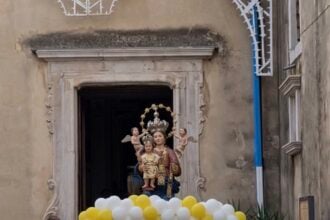 Buonabitacolo in Piazza San Pietro: il Papa benedice la Madonna del Carmine