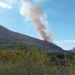 Incendio tra Petina e Sicignano: fiamme e fumo visibili dall’A2