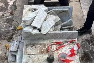 Battipaglia, tomba devastata al cimitero: rabbia e denunce social