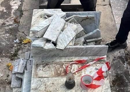 Battipaglia, tomba devastata al cimitero: rabbia e denunce social