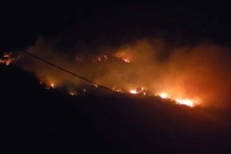 Incendio devastante nel Golfo di Policastro: collina in fiamme e case evacuate. Paura anche ad Agropoli e Postiglione