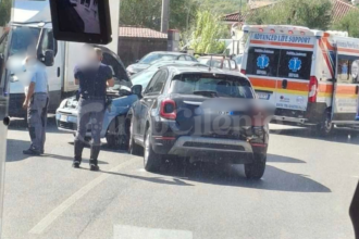Incidente sulla SS 18 a Policastro: due feriti e traffico in tilt