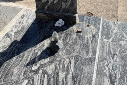 Furto al cimitero di Eboli, trafugata la statua di Gesù dalla tomba di famiglia