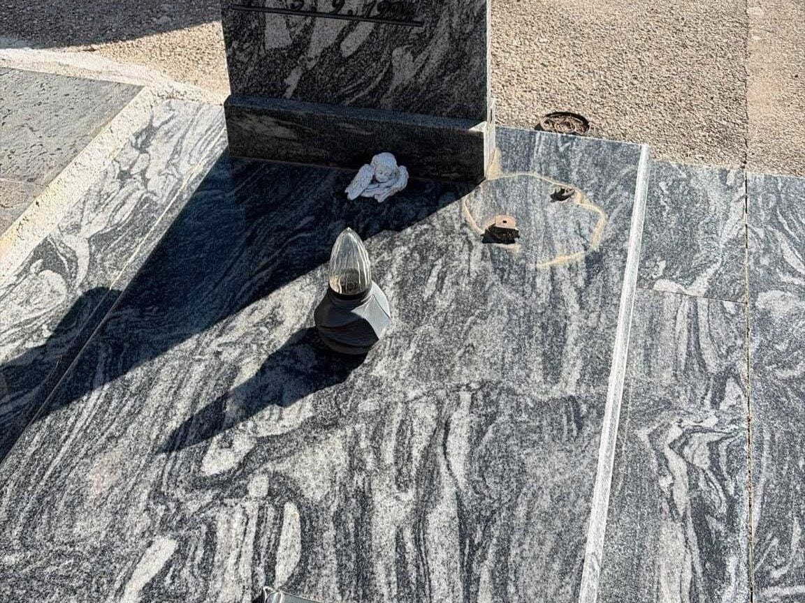 Furto al cimitero di Eboli, trafugata la statua di Gesù dalla tomba di famiglia
