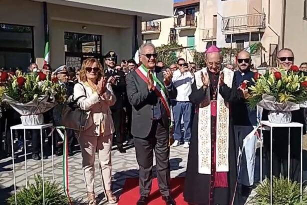 Bellosguardo, inaugurato il Polo Scolastico Pepe: nuove scuole e palestra con i fondi PNRR