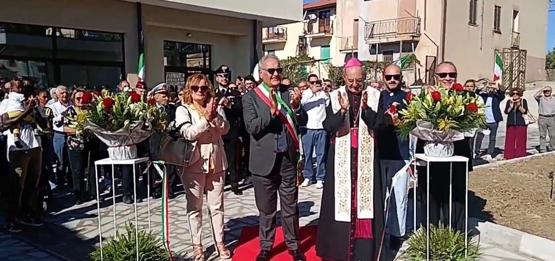 Bellosguardo, inaugurato il Polo Scolastico Pepe: nuove scuole e palestra con i fondi PNRR