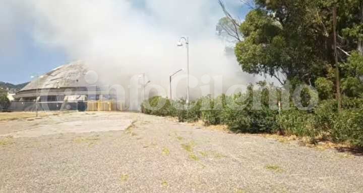 Incendio-PalaSele-Eboli (1)