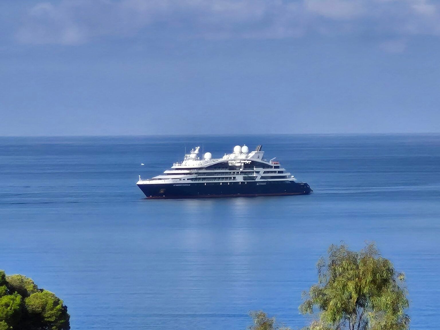 Agropoli accoglie il lusso di Le Dumont d’Urville: turismo d’élite verso il Cilento