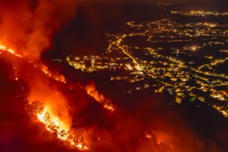 Incendio a San Pietro al Tanagro: fiamme vicine al Santuario del Crocifisso