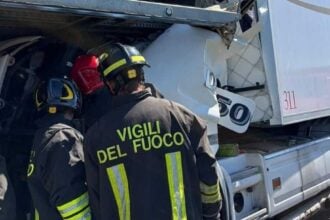 Incidente mortale sull’A1: 44enne di Teggiano perde la vita nello scontro tra camion e bisarca
