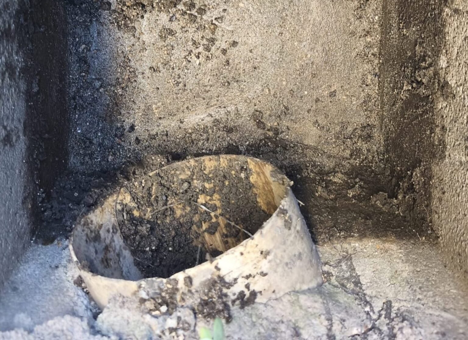 Sapri, continuano senza sosta gli interventi di pulizia di canali e caditoie