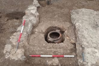 Straordinaria scoperta a Pontecagnano: riaffiora una rara tomba a cubo del VI sec. a.C.