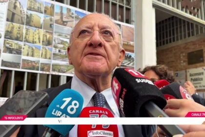 Salerno, il rione Fornelle rinasce: conclusi gli interventi, De Luca tra i residenti
