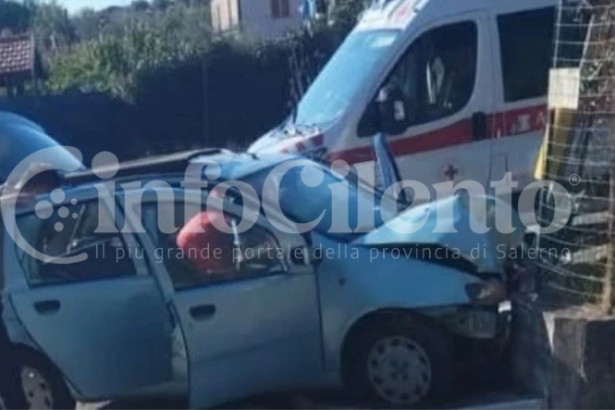 Incidente ad Agropoli: auto contro un muro all’incrocio tra via Moio e via Belvedere