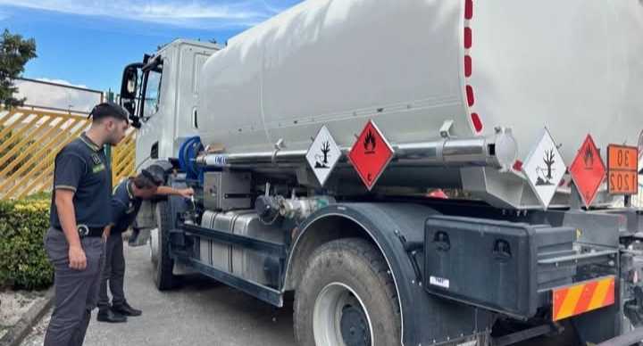 Eboli, sequestrati 8.500 litri di gasolio fuorilegge: scatta la denuncia