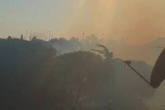 Eboli: fiamme al rione Pescara, paura tra i residenti. In azione i Vigili del fuoco