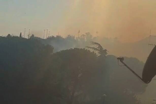 Eboli: fiamme al rione Pescara, paura tra i residenti. In azione i Vigili del fuoco