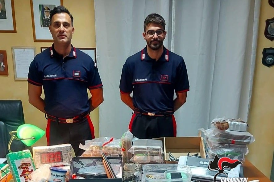 Maxi sequestro di droga e armi nel salernitano