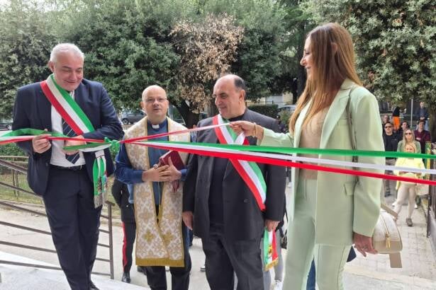 Petina inaugura la rinnovata scuola Giovanni Pascoli