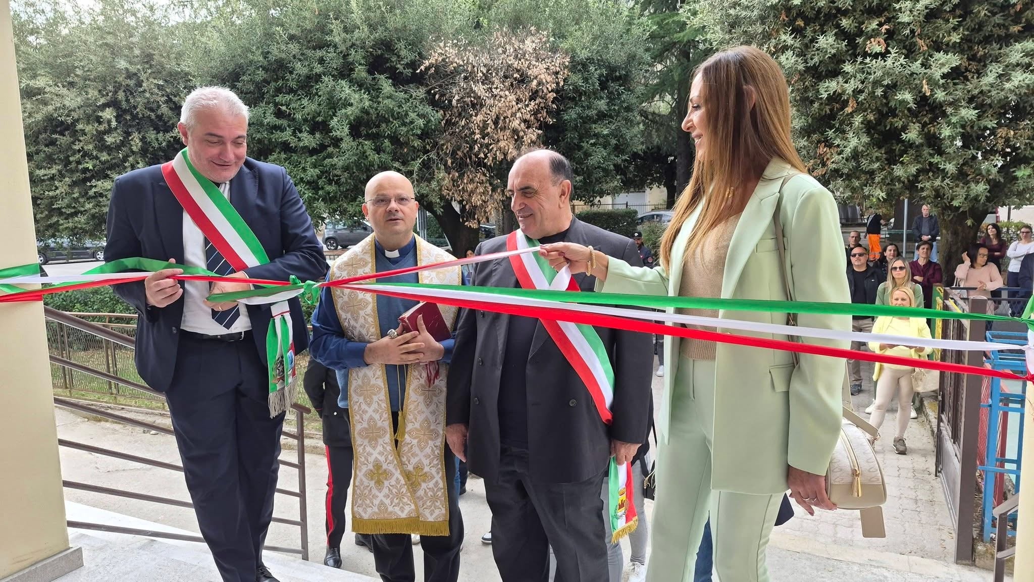Petina inaugura la rinnovata scuola Giovanni Pascoli