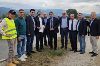 Sassano, sopralluogo del governatore Fico alla vasca Cappuccini