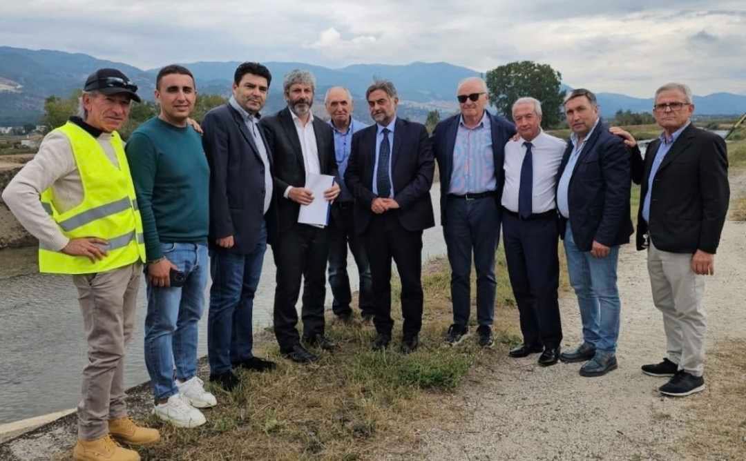 Sassano, sopralluogo del governatore Fico alla vasca Cappuccini