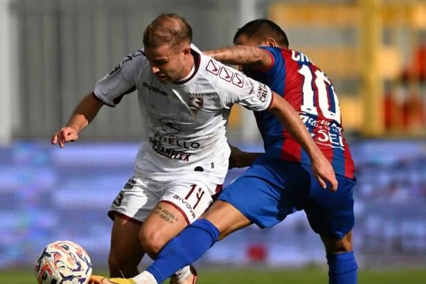 Casarano-Salernitana 0-0: palo di Celiento e rimpianti per Cosmi