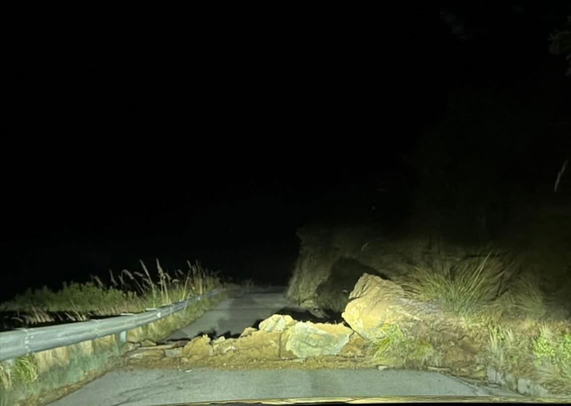 Maltempo nel Cilento, nuova frana a Ortodonico: strada bloccata 