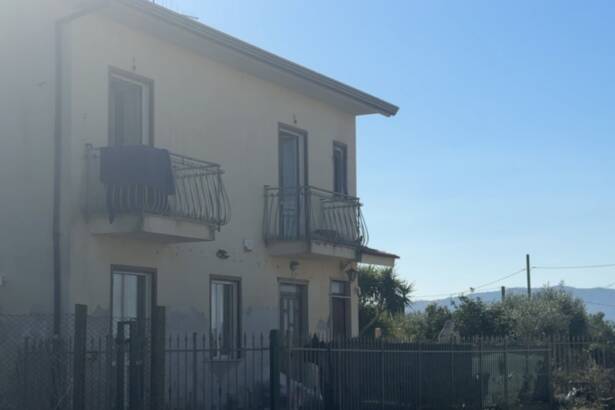 Tragedia a Capaccio Paestum: muore 44enne ustionato in un incendio
