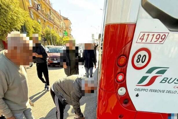 Tragico incidente in Corso Italia: scontro tra scooter e autobus, muore un 15enne