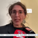 Salerno, “+ soldi alla scuola, – alle armi”, protesta degli studenti al Liceo Tasso