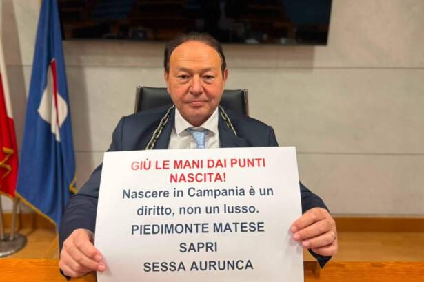 Punti nascita a rischio in Campania: Gennaro Oliviero occupa il Consiglio regionale