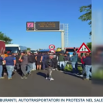 Caro carburanti: autotrasportatori in protesta nel salernitano