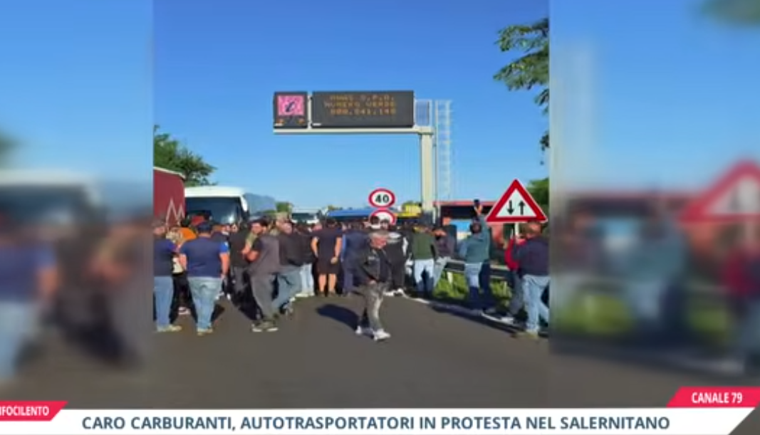Caro carburanti: autotrasportatori in protesta nel salernitano
