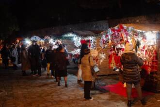 Castellabate si prepara alla IV edizione dei Mercatini di Natale: il borgo celebra la magia delle feste e il cinema
