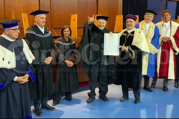 Unisa, Dottorato Honoris Causa a Vasco Rossi: l’Ateneo premia la star del rock