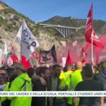 Salerno, porto bloccato: la protesta dei portuali Culp si unisce agli studenti