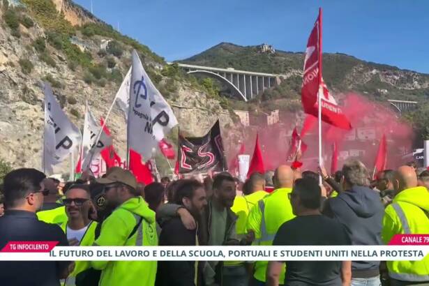 Salerno, porto bloccato: la protesta dei portuali Culp si unisce agli studenti
