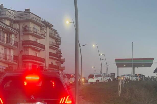 Emergenza carburante nel salernitano, ripartono i rifornimenti: assalto ai distributori e lunghe code da Agropoli al Golfo di Policastro