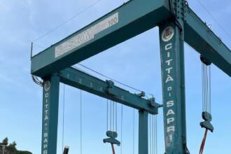 Torna in funzione il carroponte al porto di Sapri: al via la gestione diretta del Comune