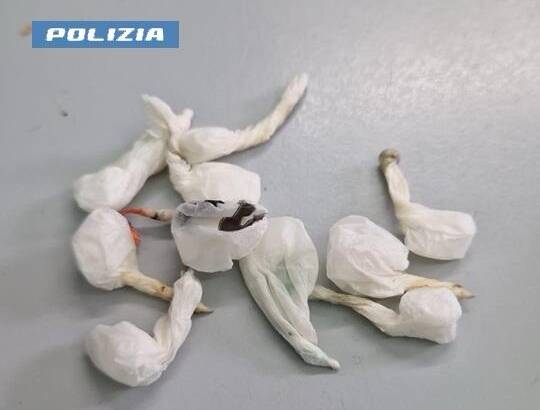 Controlli a Salerno: fermato in auto con cocaina nel tettuccio e senza patente, scatta l’arresto