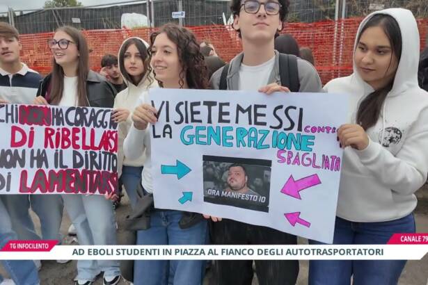 Eboli: studenti in piazza al fianco degli autotrasportatori