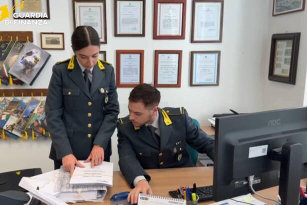 Maxi frode IVA da 450 milioni: blitz della Guardia di Finanza anche nel salernitano