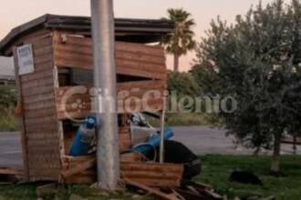 Battipaglia, auto si schianta contro la casetta dell’acqua: due feriti